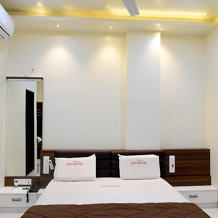 Hotel Pushpak Сатара Екстериор снимка