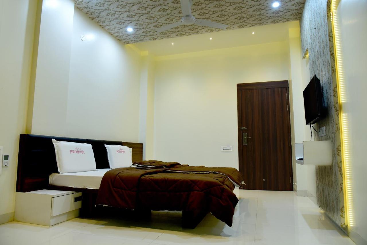Hotel Pushpak Сатара Екстериор снимка